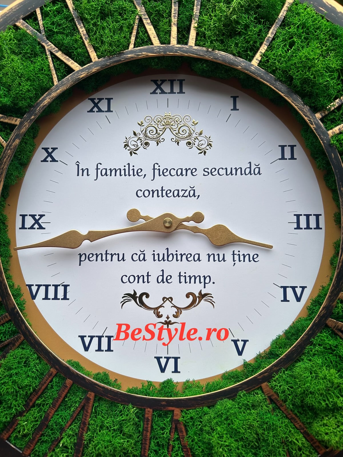 Ceas de perete cu licheni pentru familie