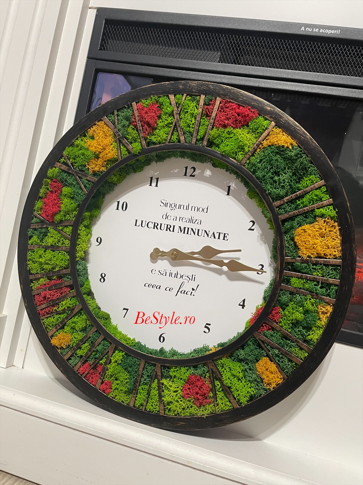 Ceas de perete cu licheni personalizat 02