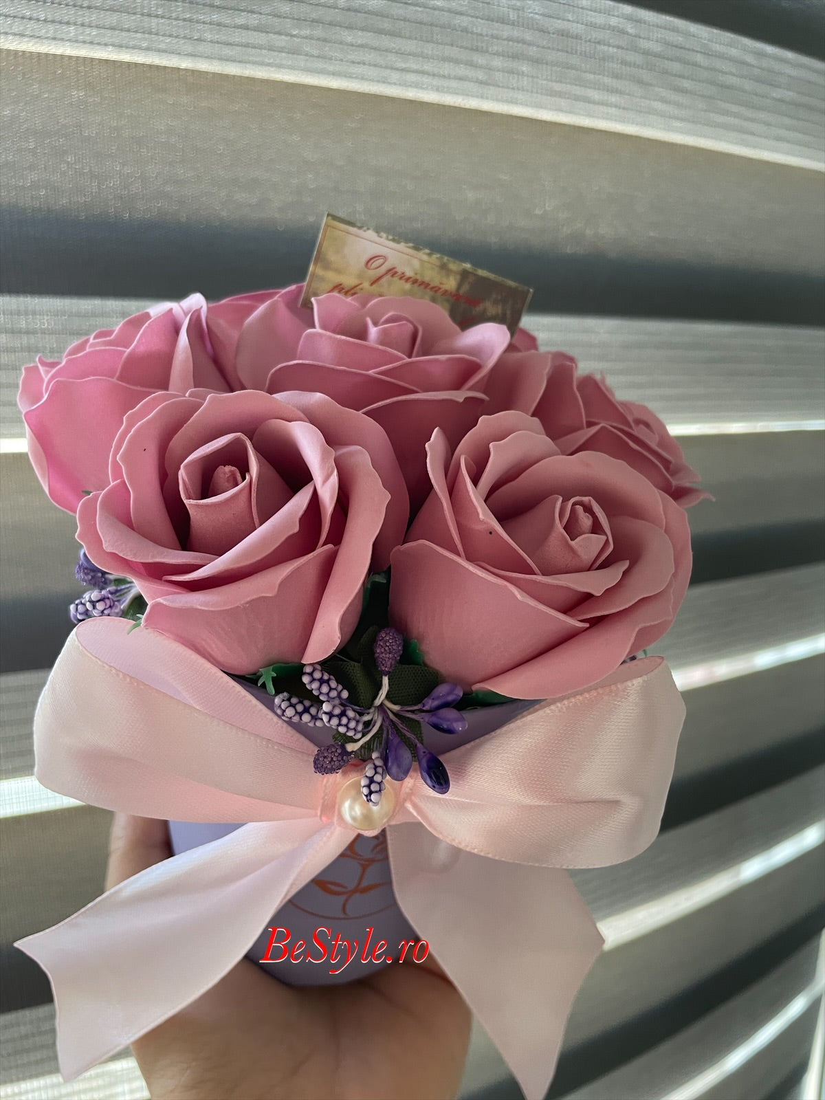 Cutie cu trandafiri de sapun - martisor