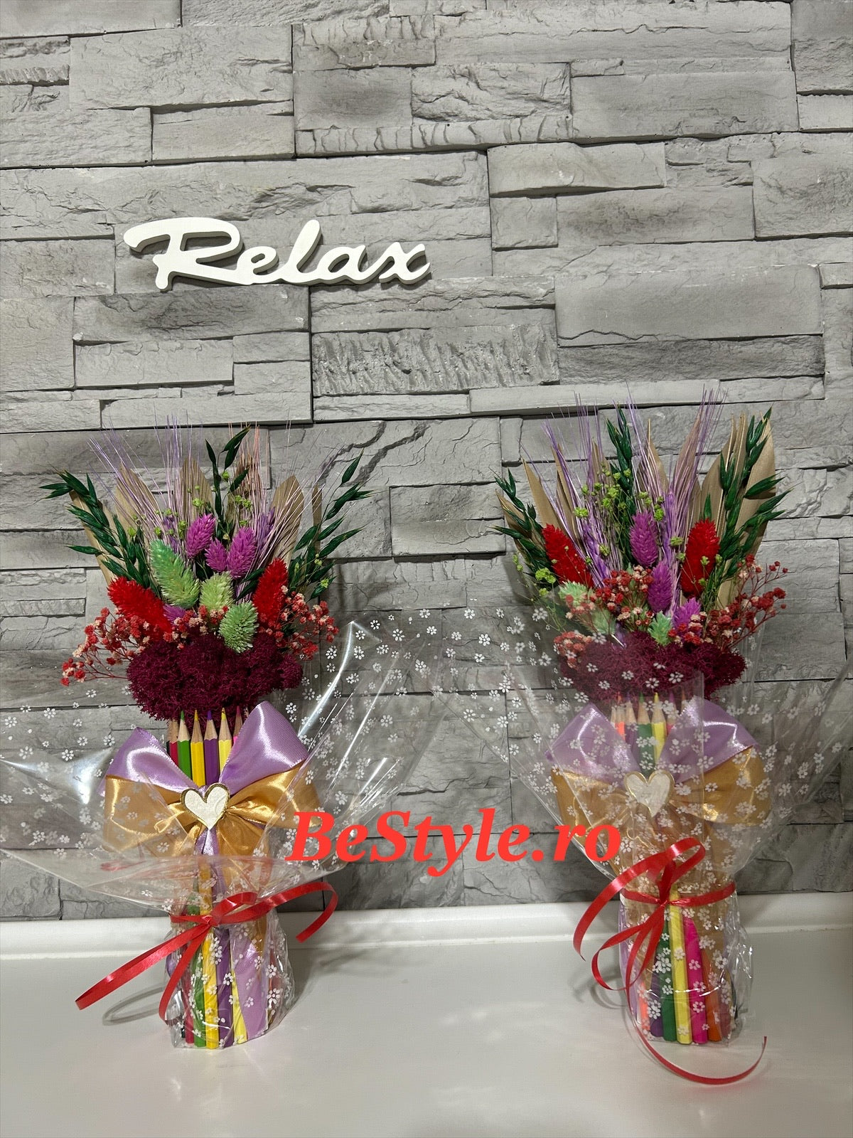 Aranjament din creioane colorate cu flori uscate 02