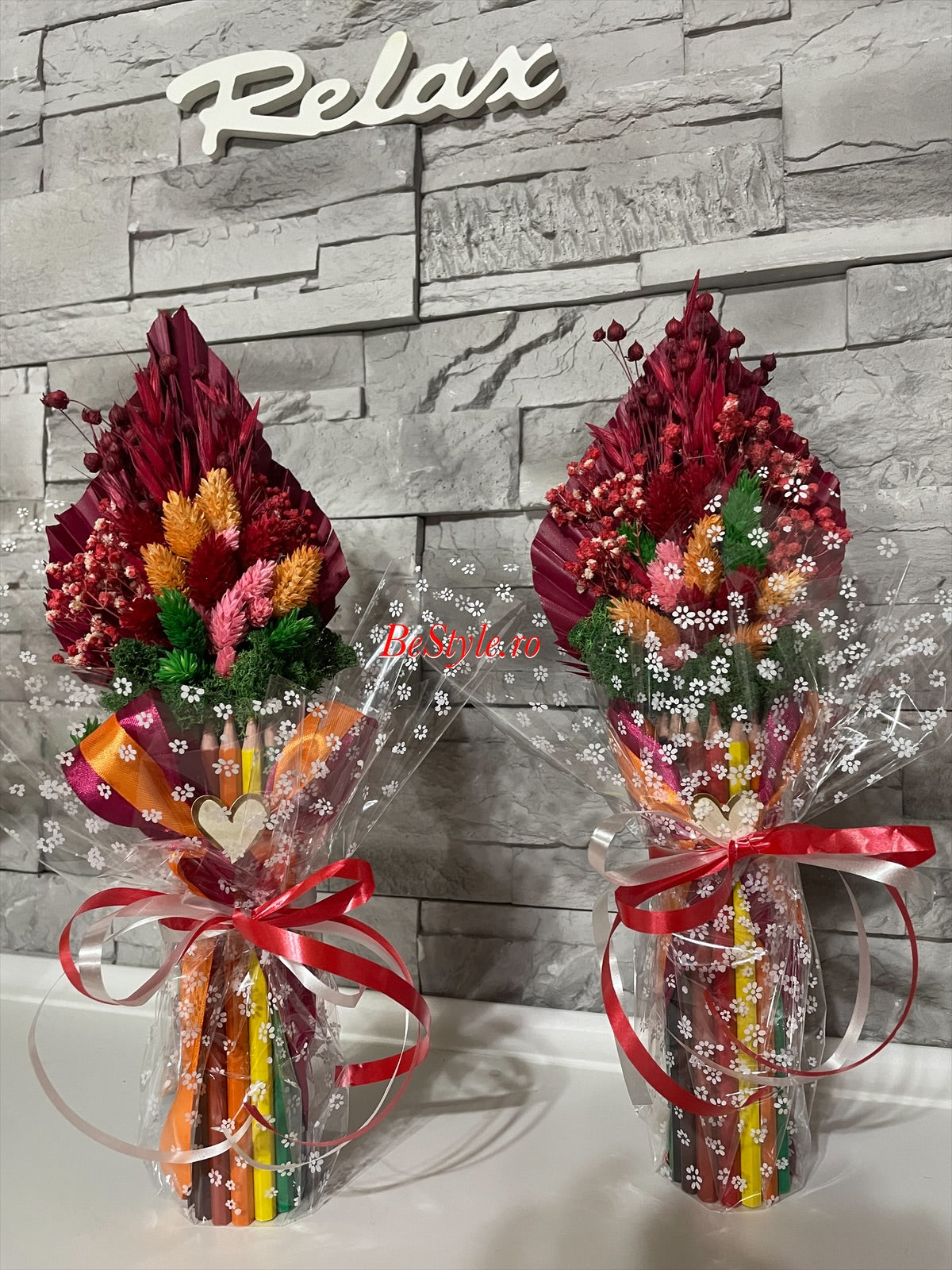 Aranjament din creioane colorate cu flori uscate 04
