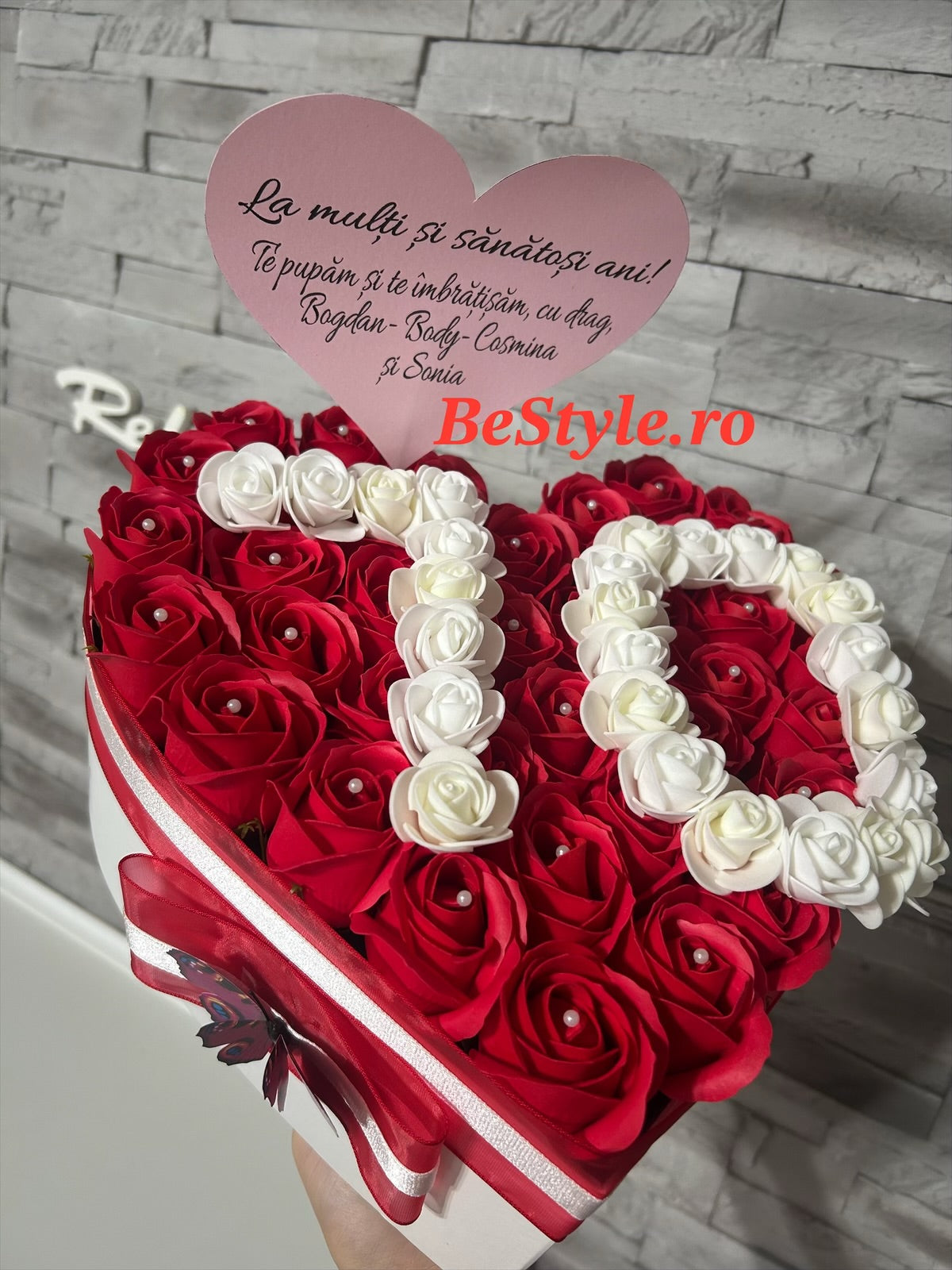 Aranjament cu trandafiri de sapun personalizat cu varsta din trandafiri 01