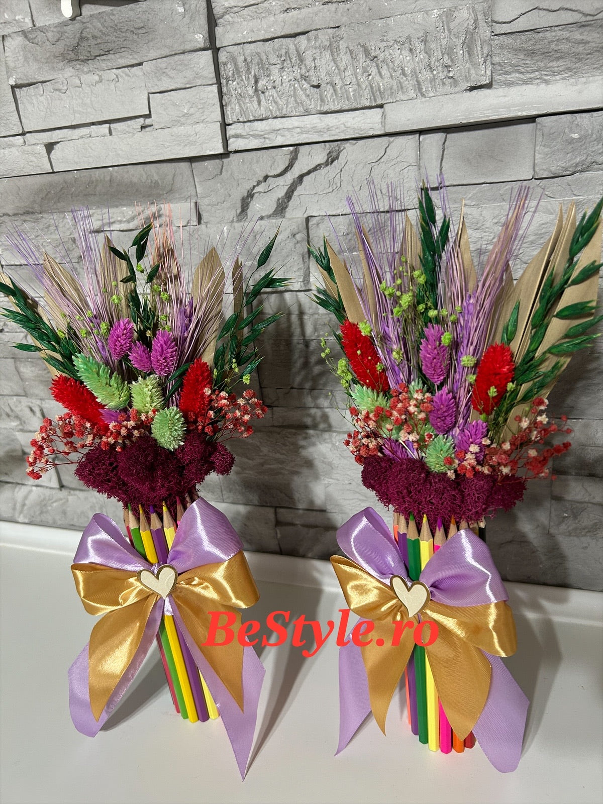 Aranjament din creioane colorate cu flori uscate 02