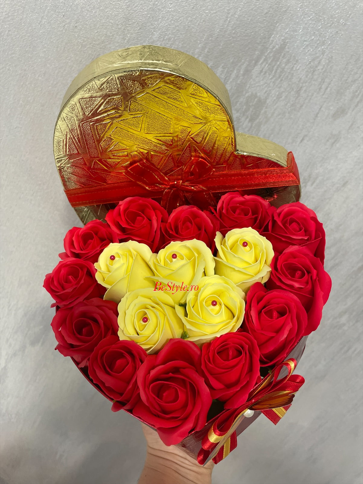 Cutie inima cu trandafiri de sapun 02