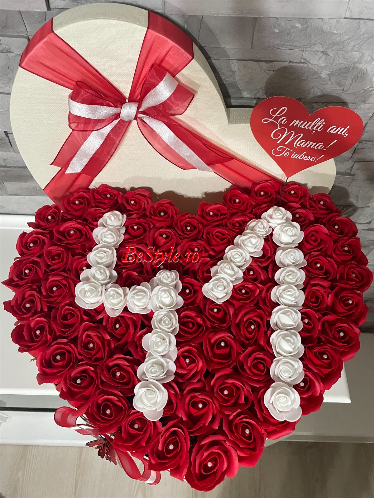 Aranjament cu trandafiri de sapun personalizat cu varsta din trandafiri - 05