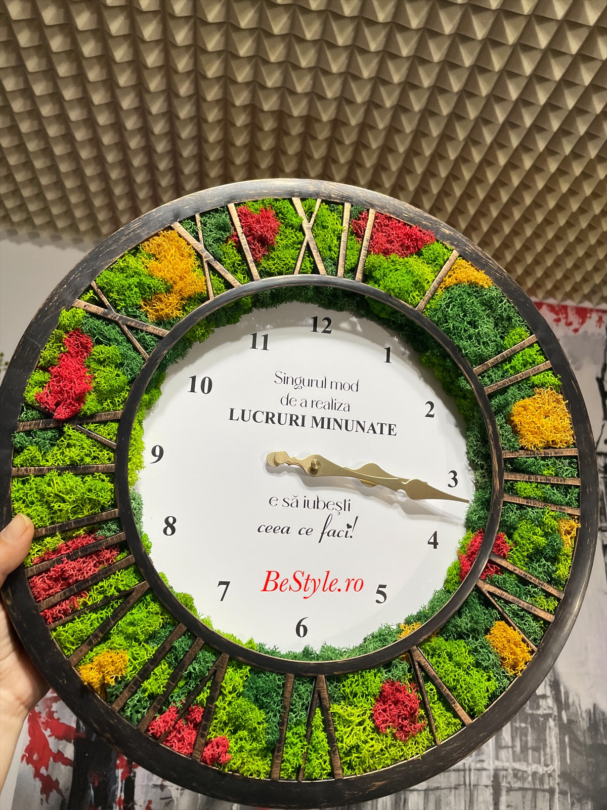 Ceas de perete cu licheni personalizat 02