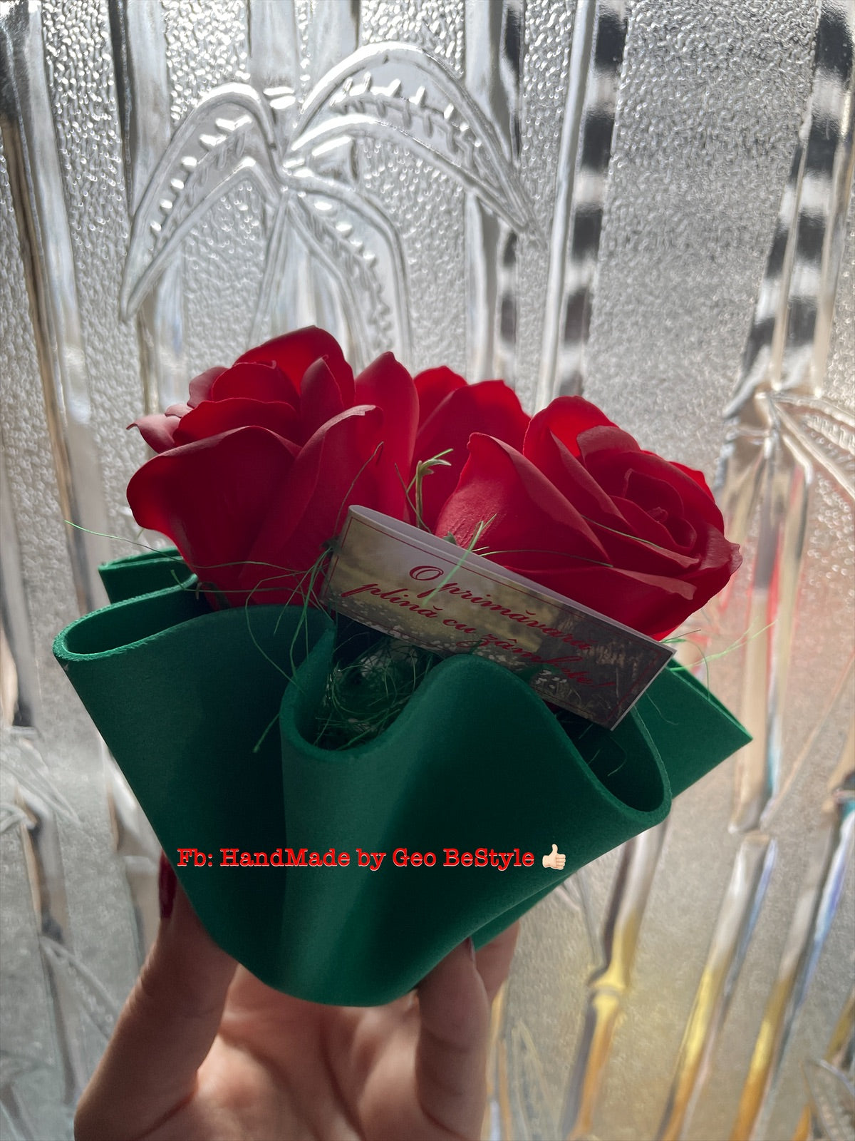 Cosulet handmade cu trandafiri de sapun martisor