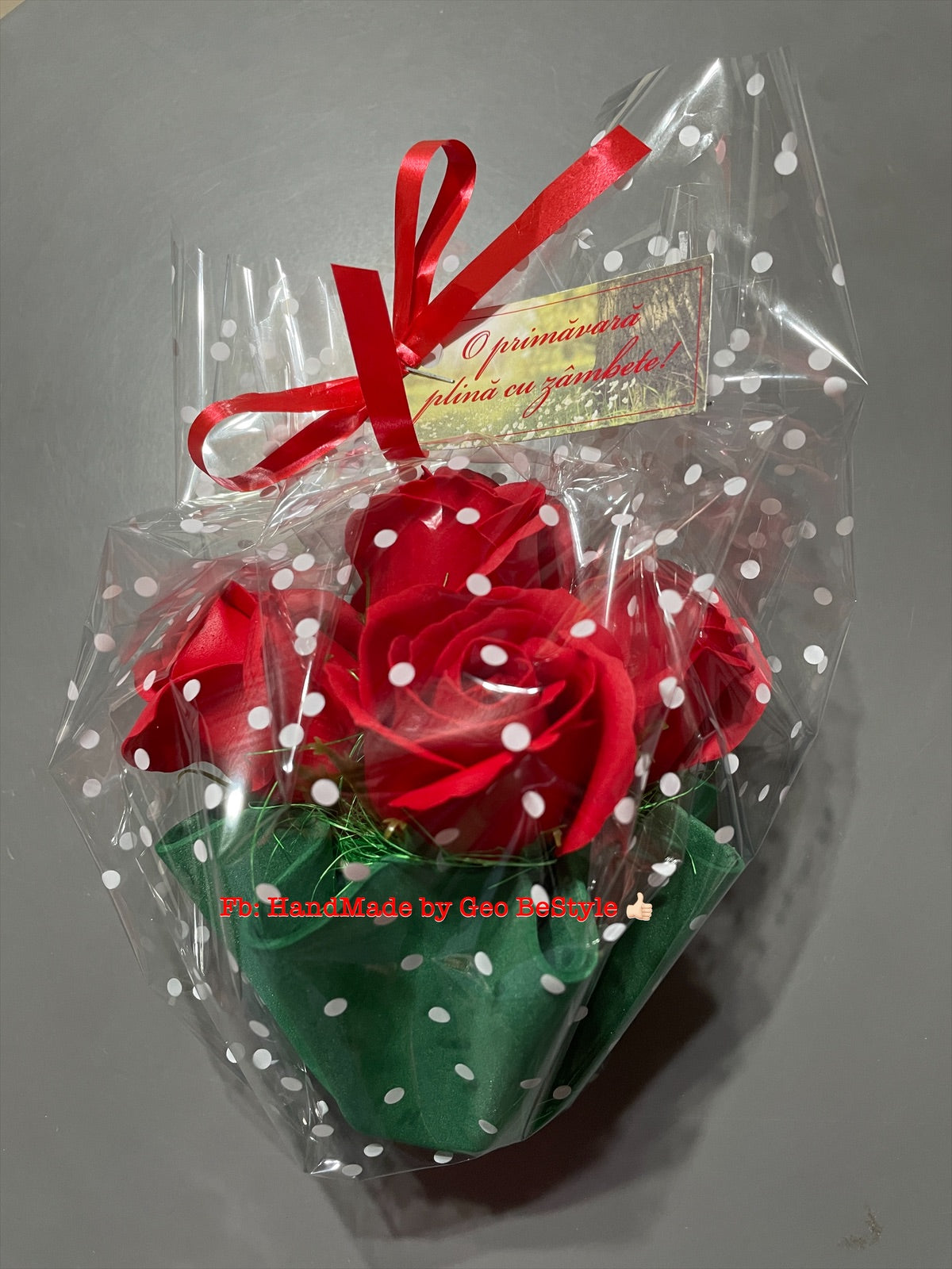 Cosulet handmade cu trandafiri de sapun martisor