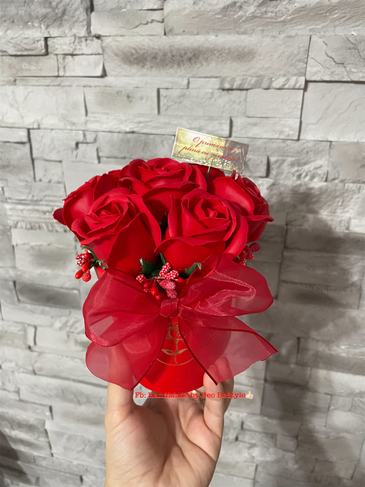 Cutie cu trandafiri de sapun - martisor