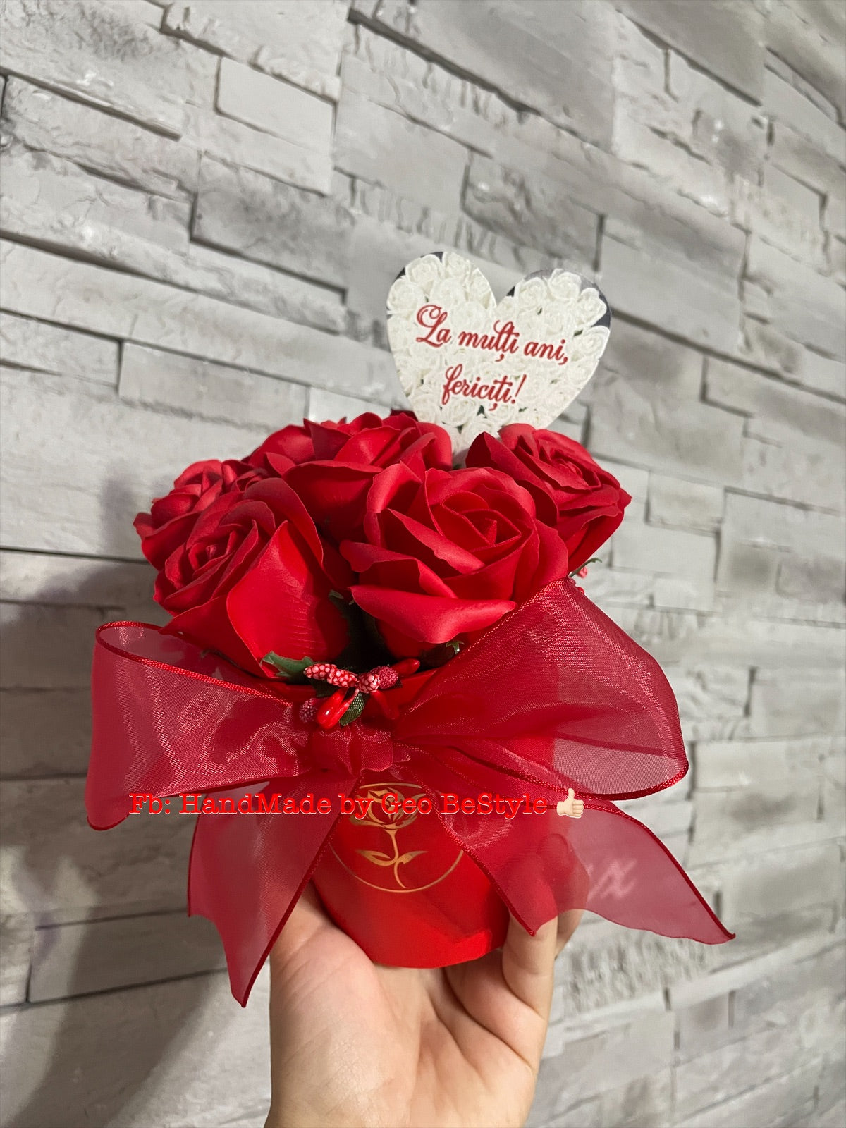 Cutie cu trandafiri de sapun - martisor