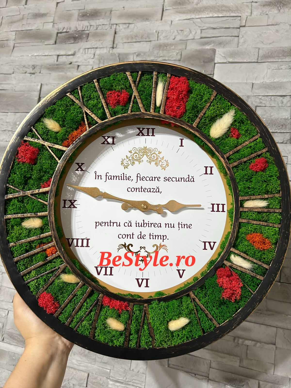 Ceas de perete cu licheni pentru familie