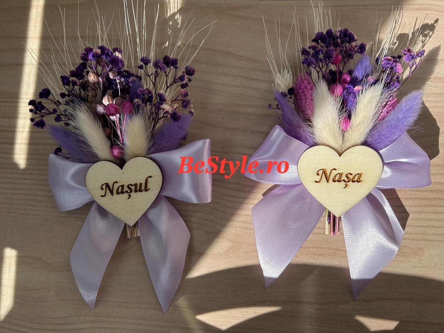 Floare de pus în piept mire, nas, nașa cu flori stabilizate