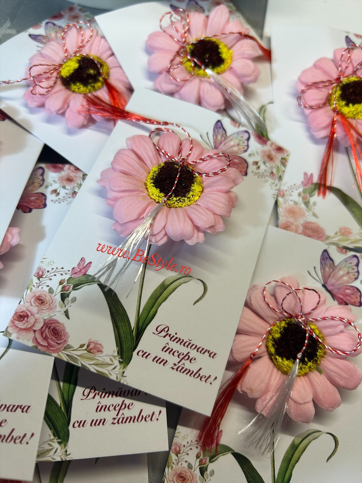 Brosa martisor in forma de floare