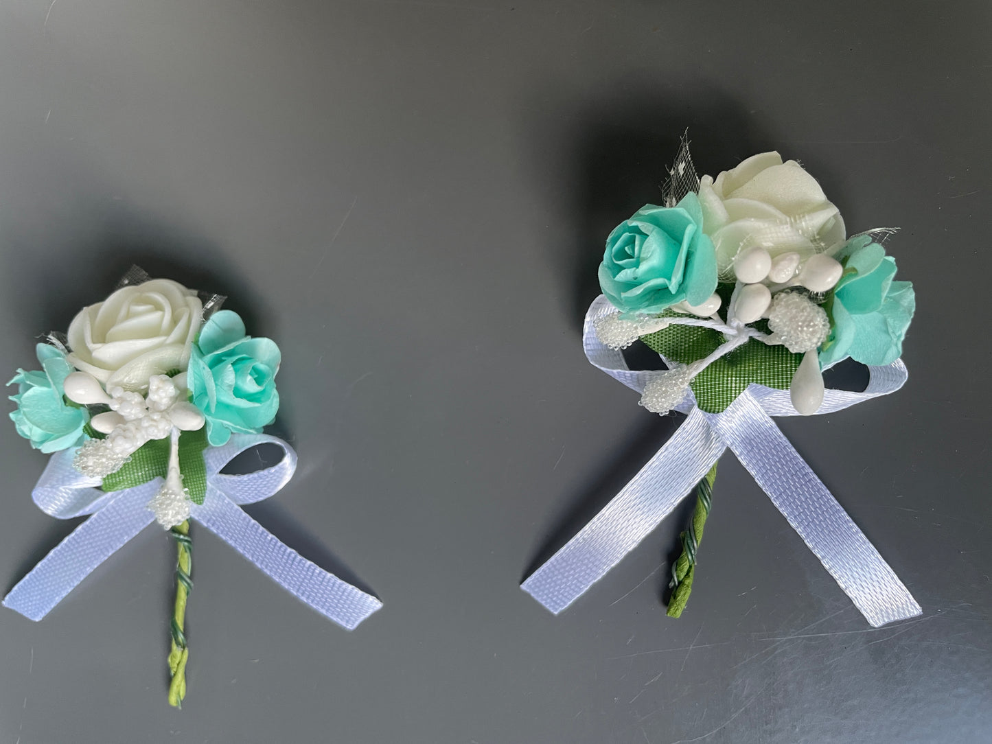 Floare de pus in piept invitati nunta 08