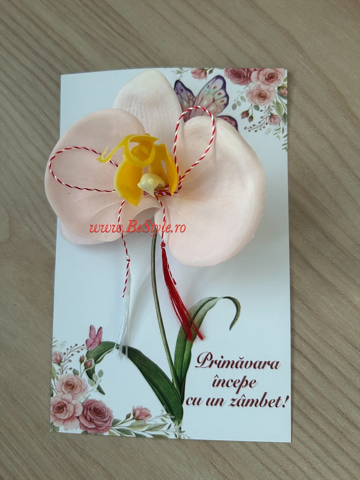 Brosa martisor cu orhidee