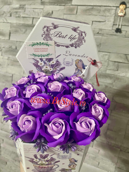 Aranjament cu trandafiri de sapun Lavander