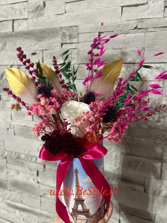 Aranjament cu trandafir criogenat și flori uscate și stabilizate