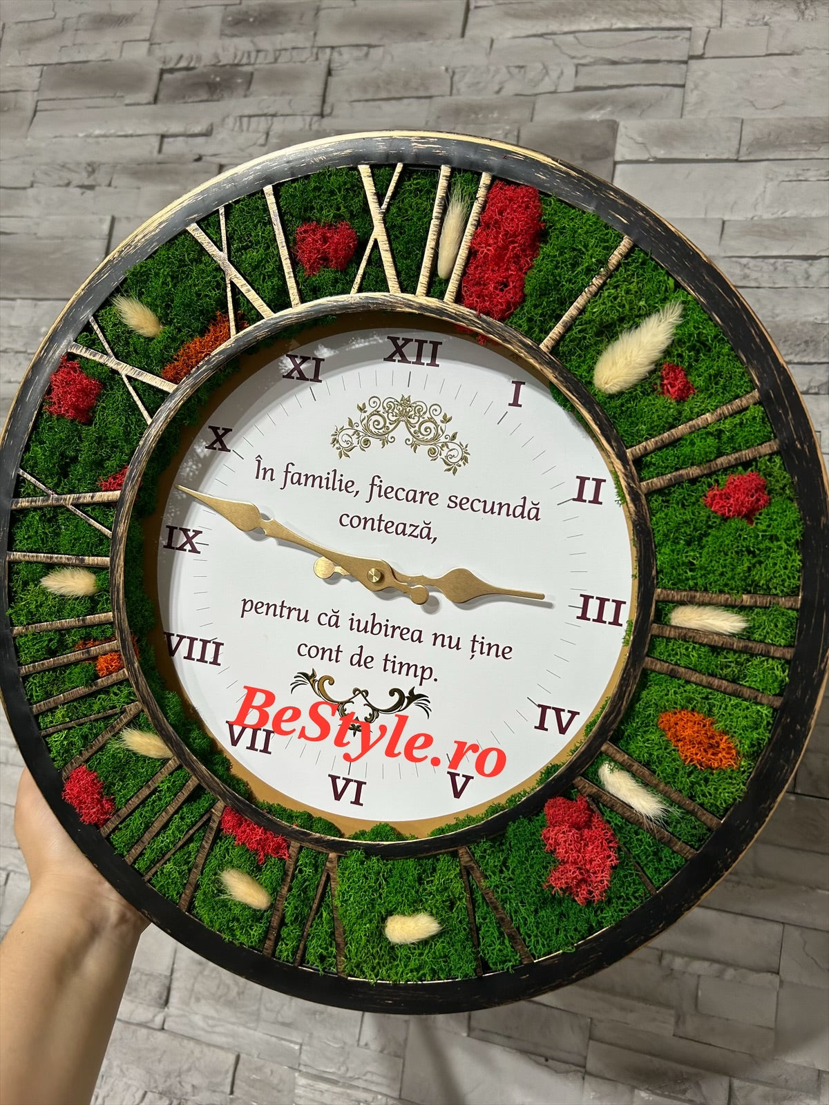 Ceas de perete cu licheni pentru familie