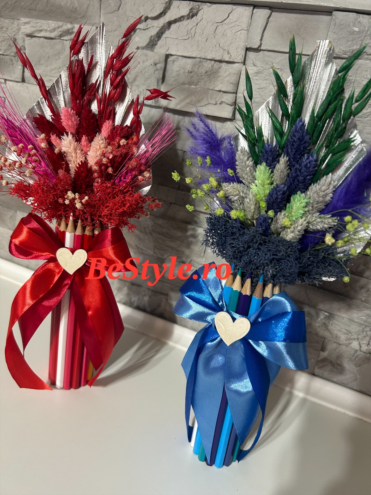Aranjament din creioane colorate cu flori uscate 04