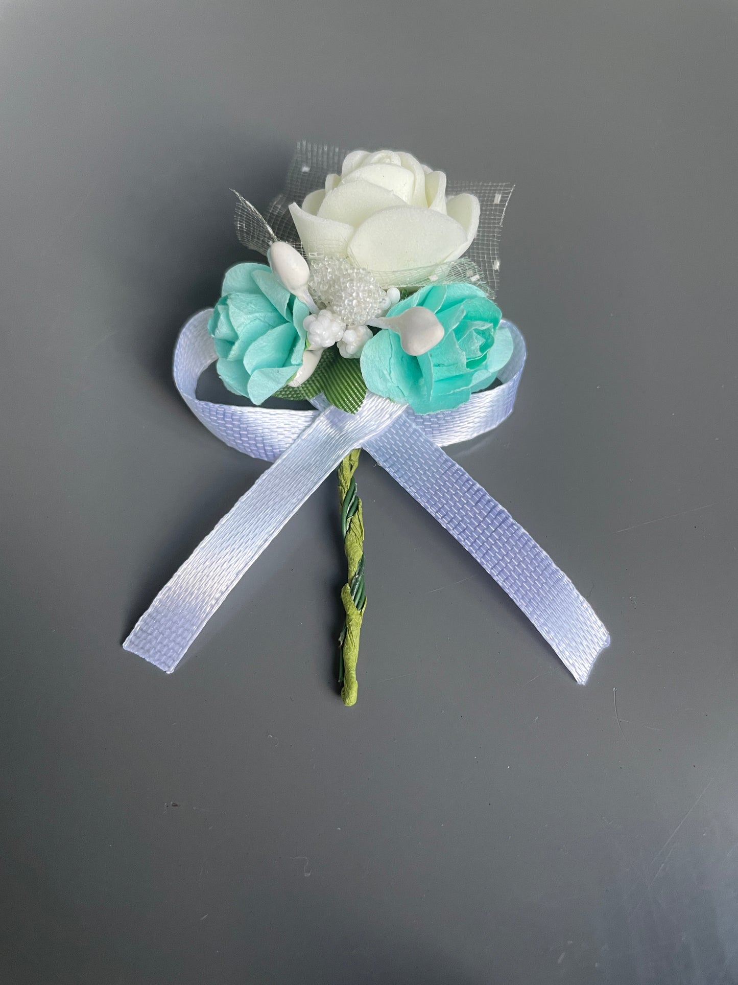 Floare de pus in piept invitati nunta 08