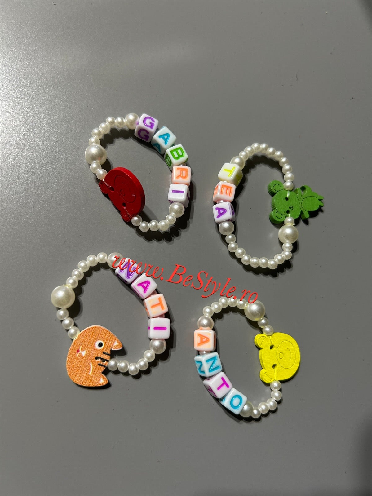 Bratara martisor din perle personalizata cu nume