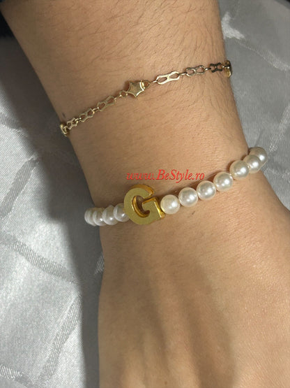 Bratara martisor din perle cu initiala numelui