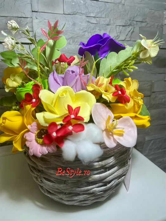 Aranjament floral cu flori de matase si de sapun 01