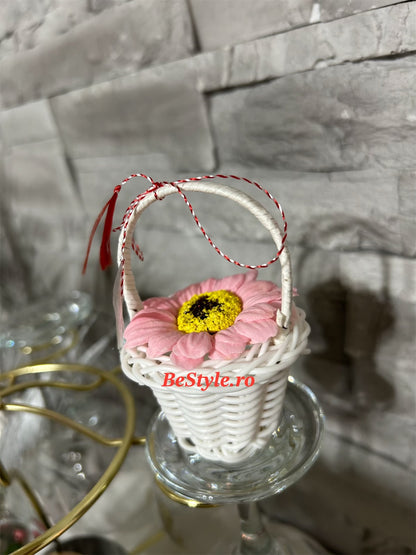 Martisoare cu margarete de sapun în cosulet alb