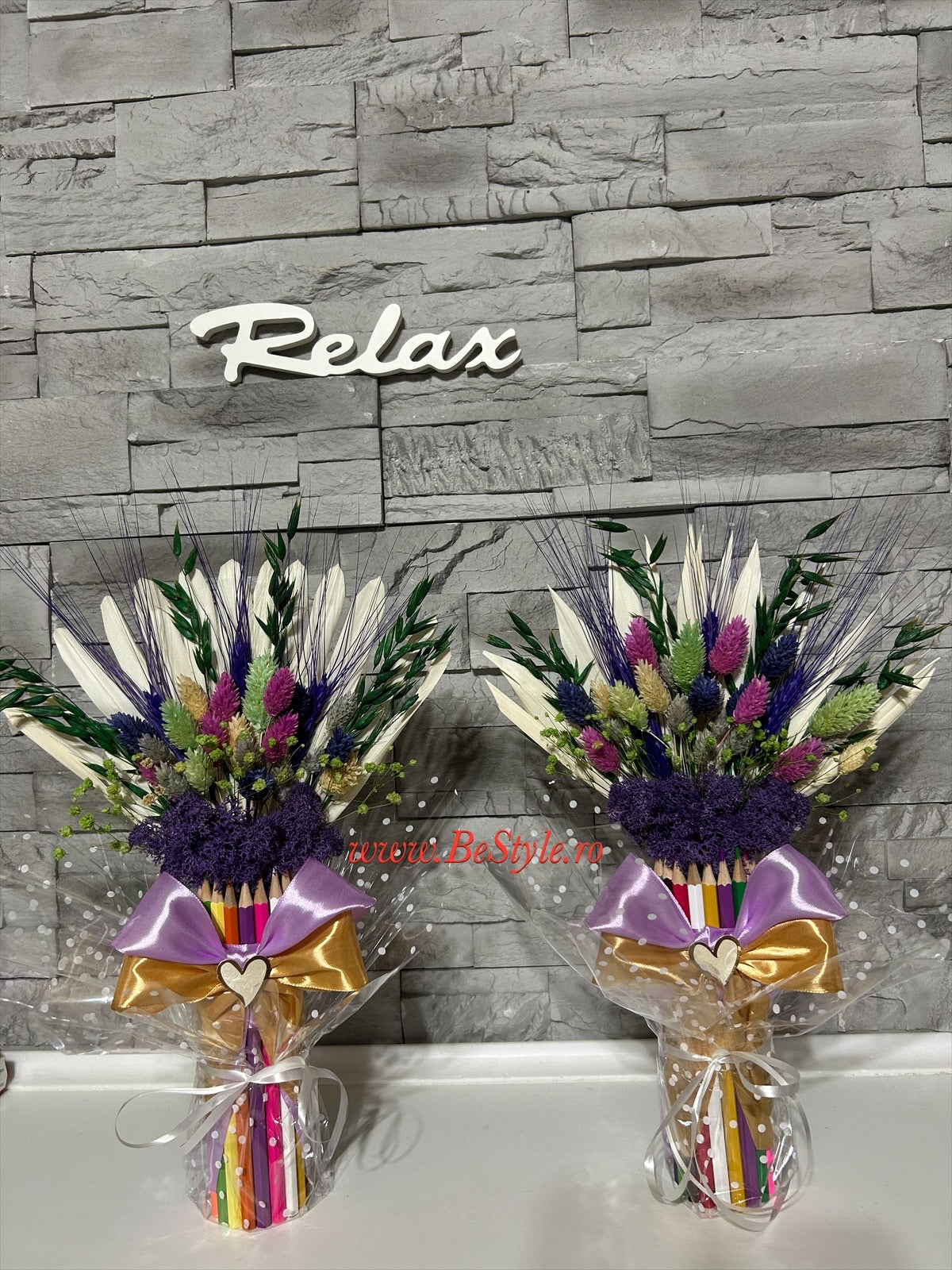 Aranjament din creioane colorate cu flori uscate 02