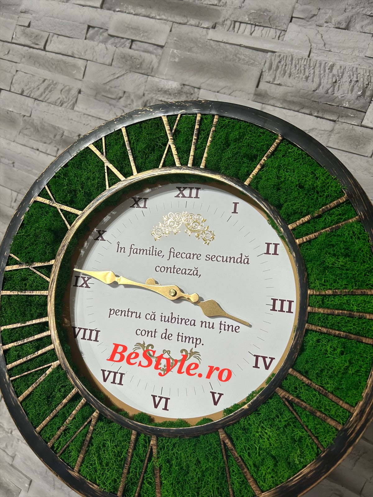 Ceas de perete cu licheni pentru familie