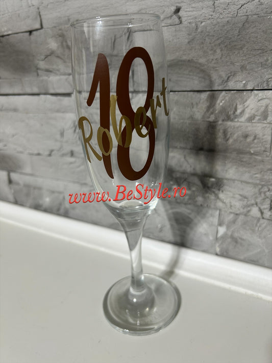 Pahar personalizat pentru majorat - 18 ani