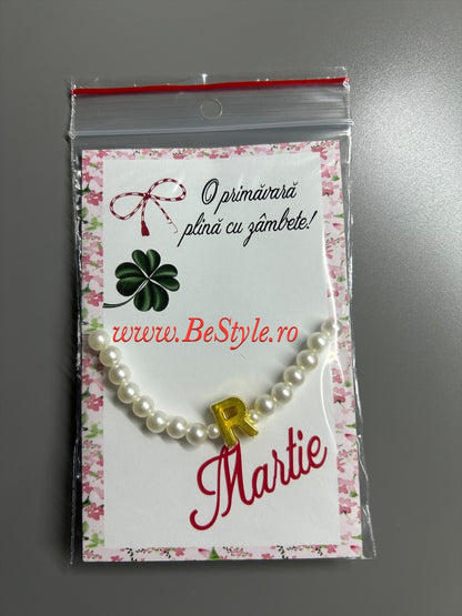 Bratara martisor din perle cu initiala numelui