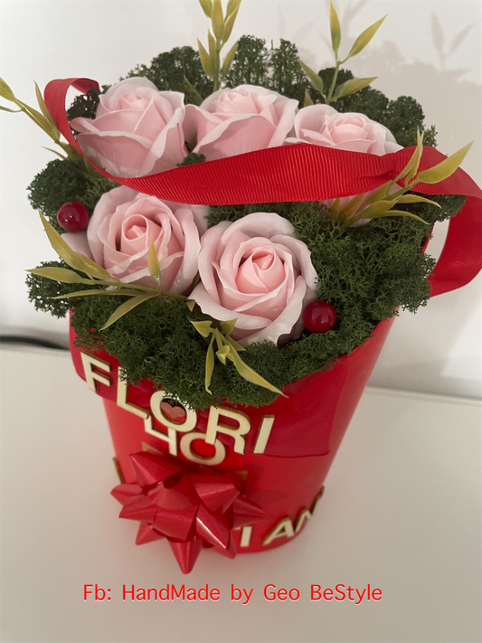 Cosulet personalizat cu trandafiri de sapun si licheni