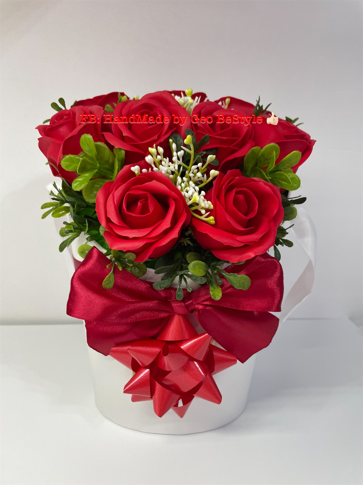 Cosulet martisor cu 9 trandafiri de sapun