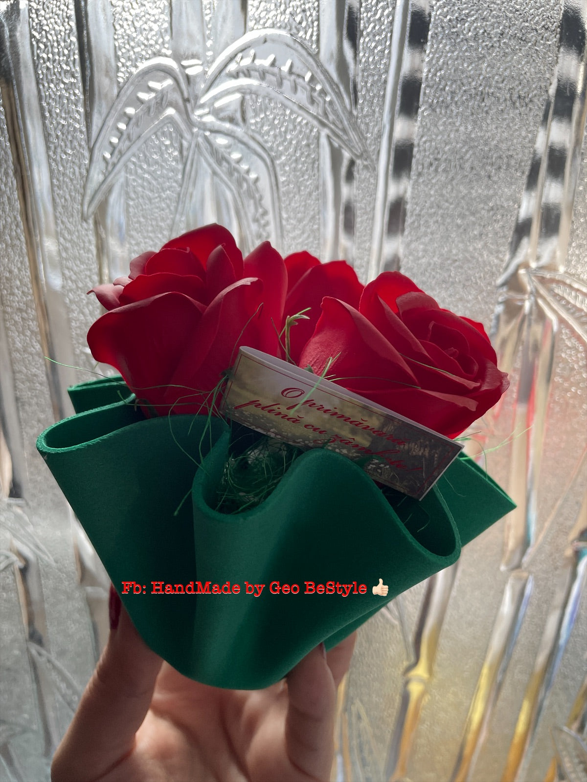 Cosulet handmade cu trandafiri de sapun
