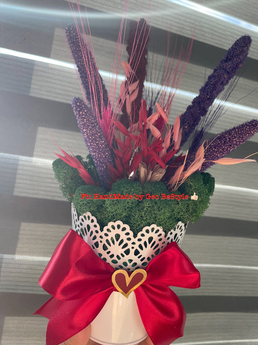 Martisor aranjament cu licheni si flori uscate si stabilizate 01