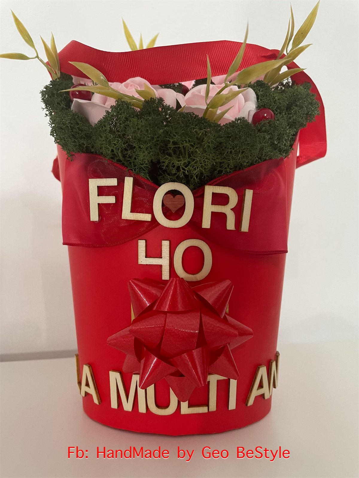 Cosulet personalizat cu trandafiri de sapun si licheni