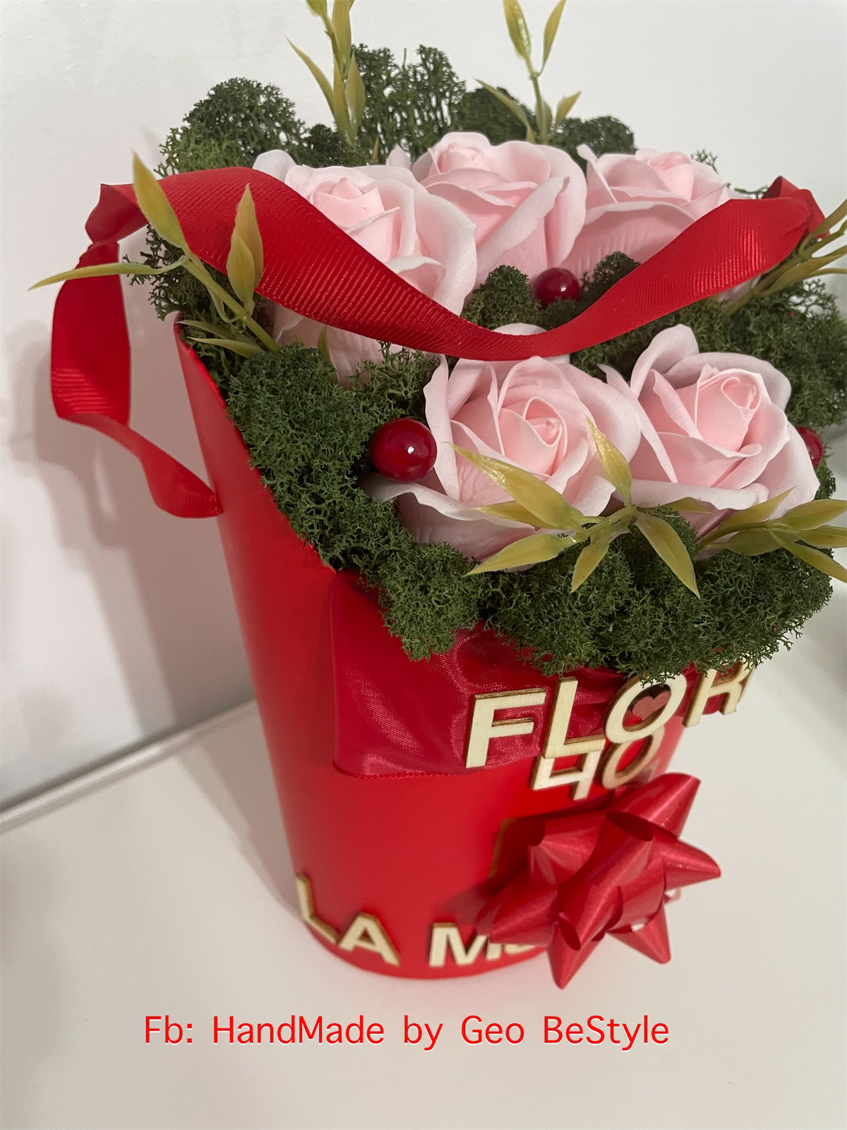 Cosulet personalizat cu trandafiri de sapun si licheni