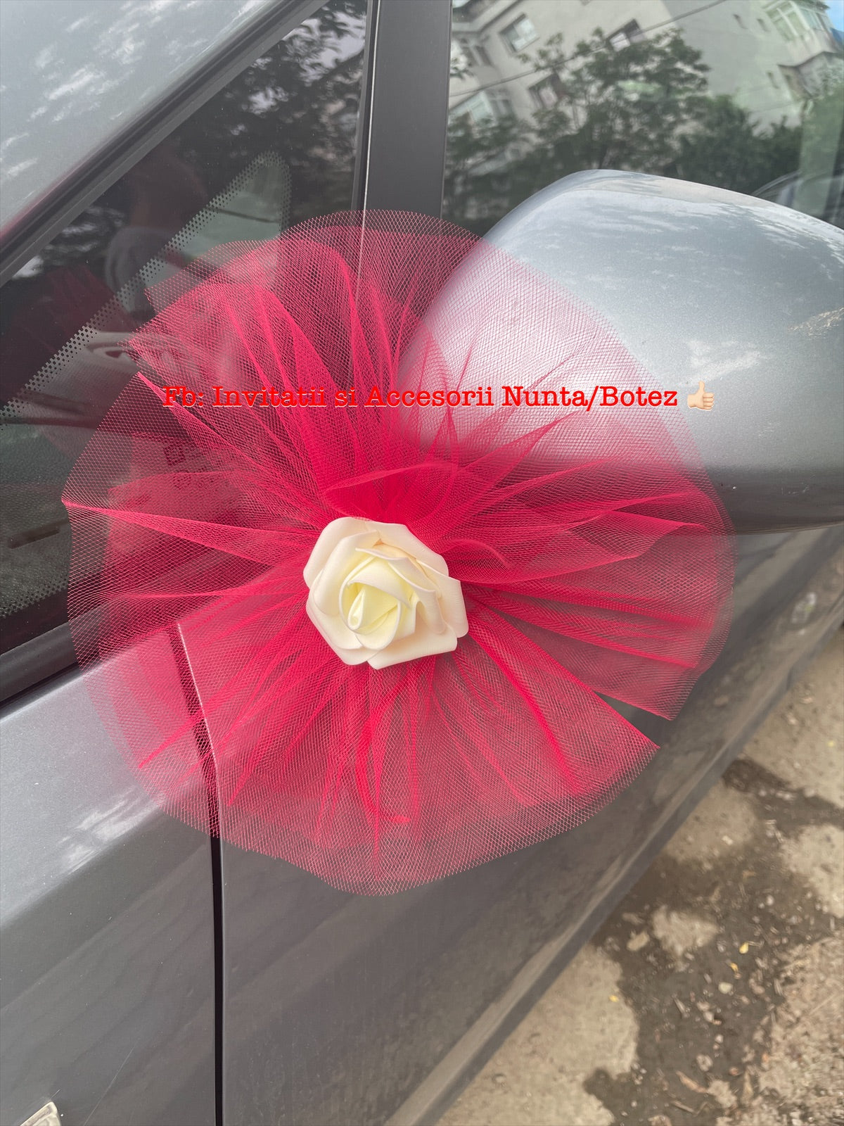 Pompoane cu trandafir pentru oglinzi masini invitati nunta